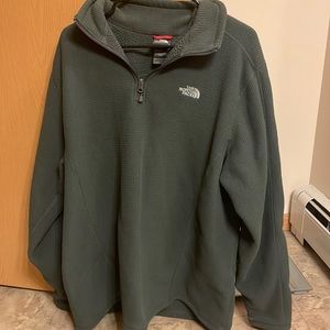 North Face Mens Quarter Zip. Size XL.